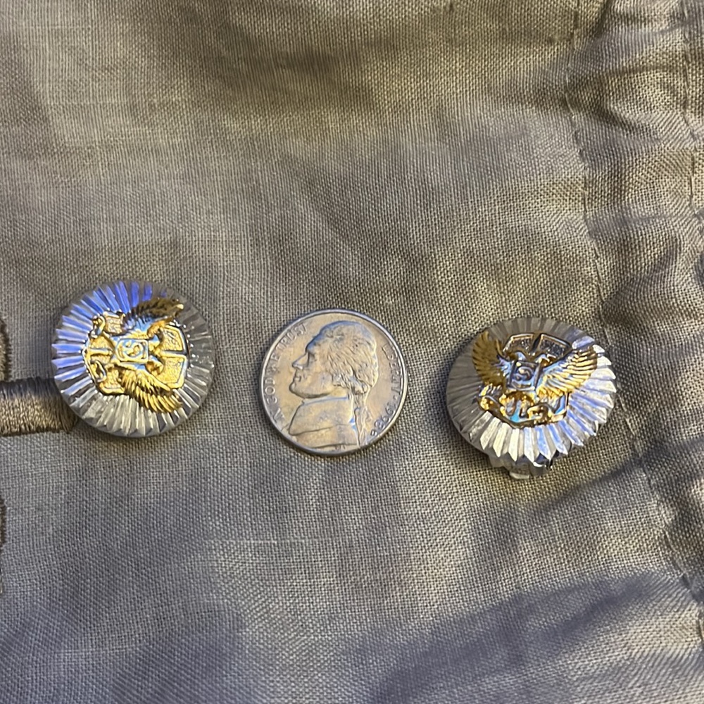 🚫SOLD🚫St. John Silver and Gold Eagle Clip Ons. - Picture 6 of 6